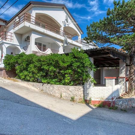 Apartmani Luky Karlobag Exterior foto
