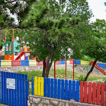 Apartmani Luky Karlobag Exterior foto