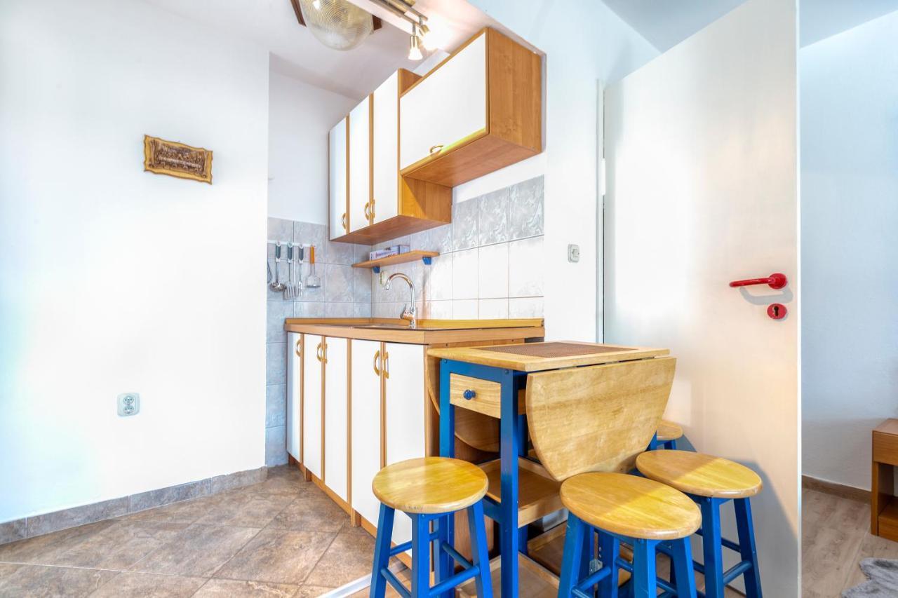 Apartmani Luky Karlobag Exterior foto