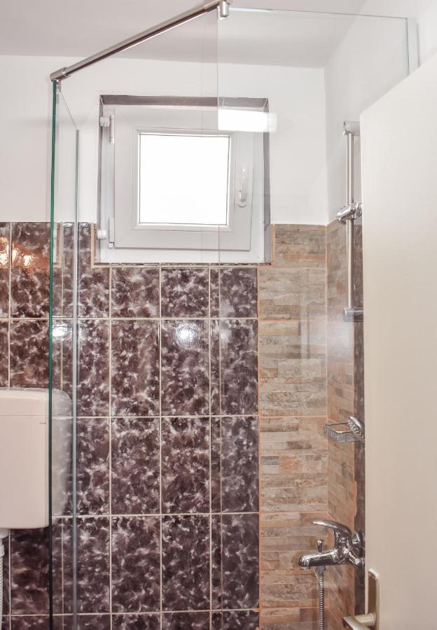 Apartmani Luky Karlobag Exterior foto