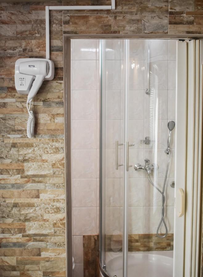 Apartmani Luky Karlobag Exterior foto