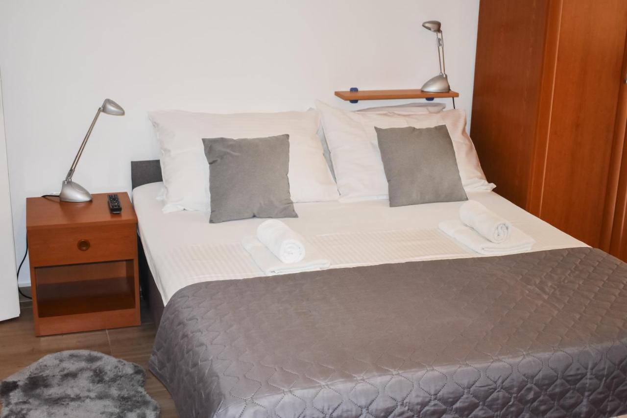 Apartmani Luky Karlobag Exterior foto