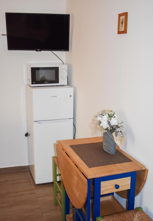 Apartmani Luky Karlobag Exterior foto